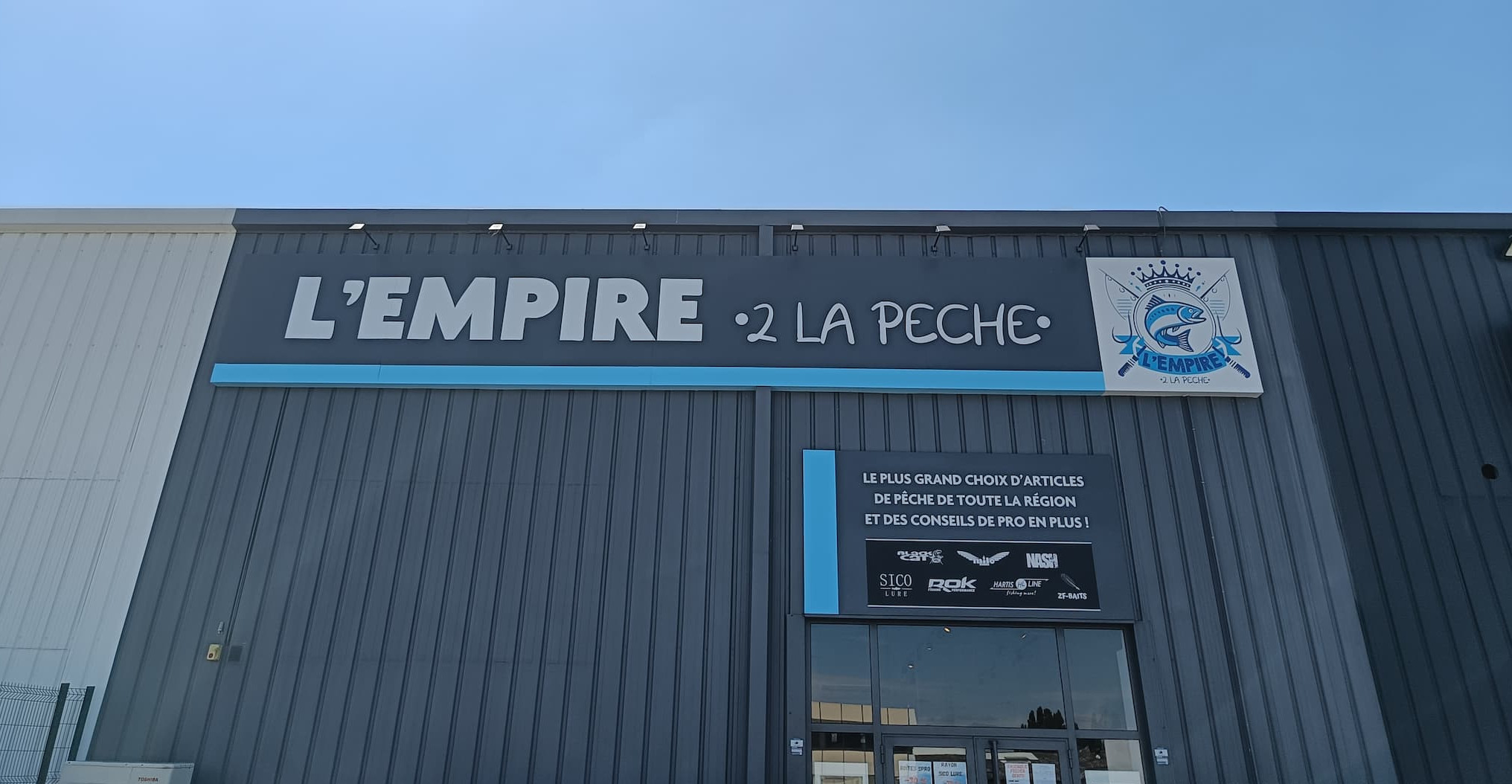 Devanture de notre magasin de peche, situé à salaise sur sanne
