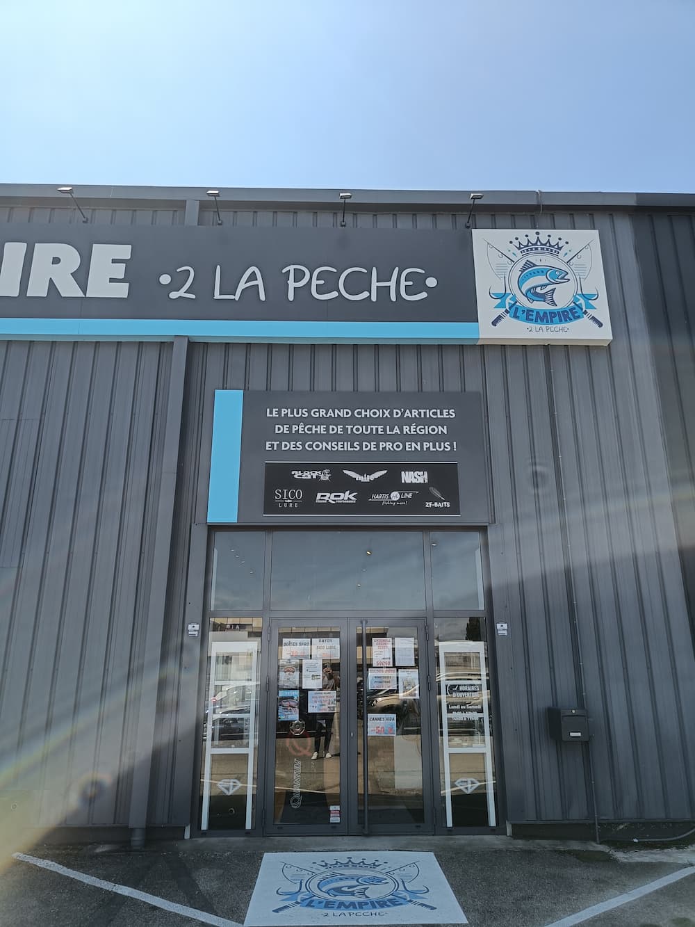 devanture du magasin de pêche - salaise sur sanne - l'empire de la pêche
