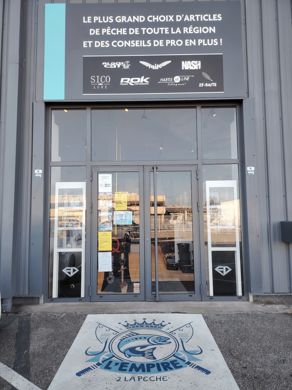 Intérieur de notre magasin de pêche situé à salaise sur sanne