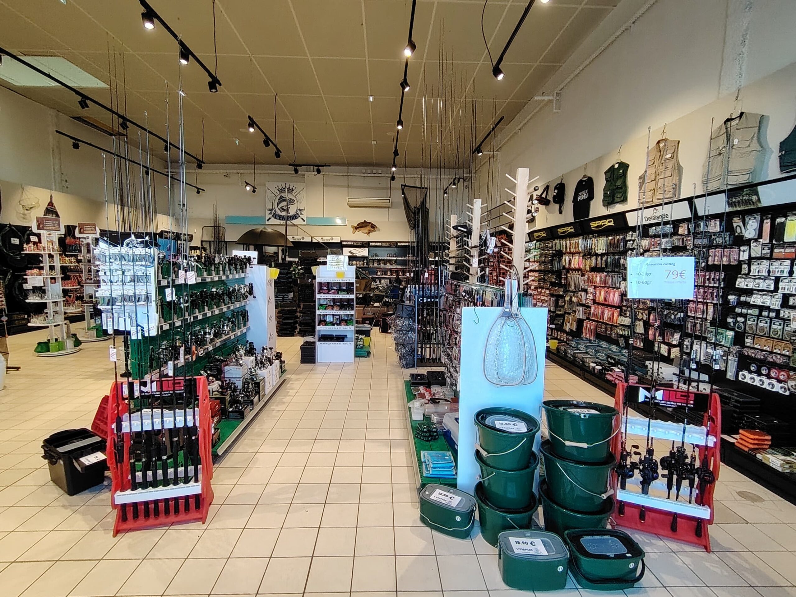 Devanture de notre magasin de peche, situé à salaise sur sanne